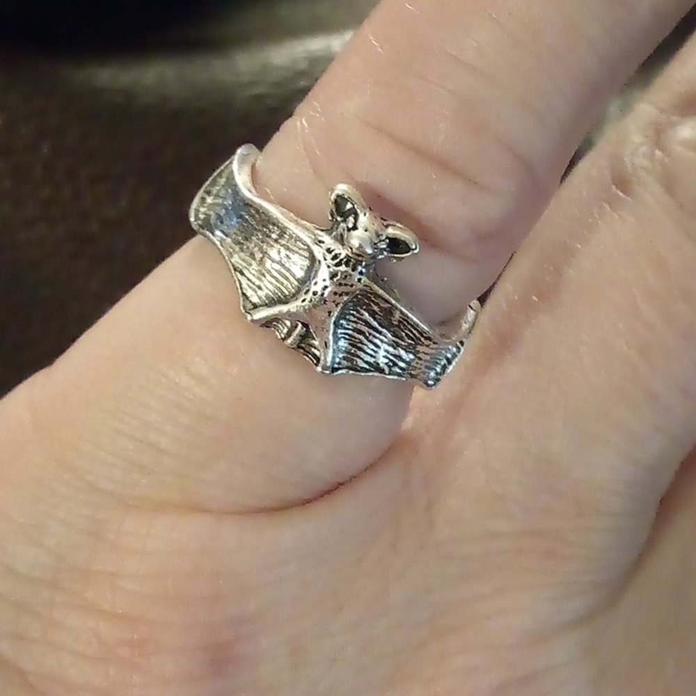 ❤️3/$10❤️NIP - Silver Tone Hollow Style New Design Ring - OS - Picture 5 of 6